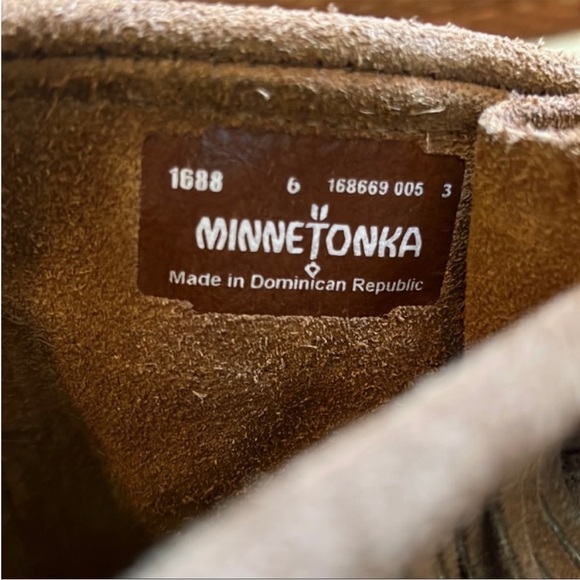 Minnetonka 2 Layer Angle Fringe Suede Boots - Picture 15 of 15